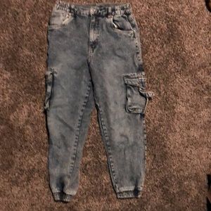 Baggy cargo pants in the size medium these are a light wash jean.